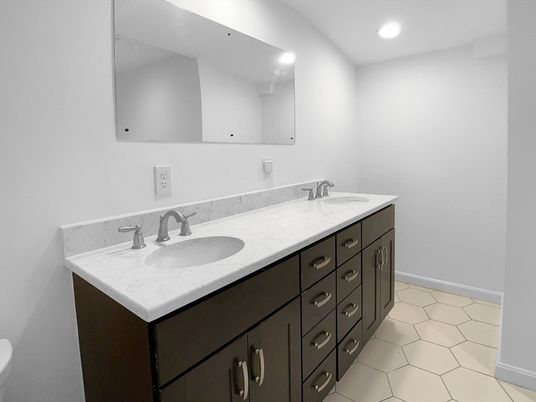 Bathroom, Dual Sink Vanities, Interior, Recessed Lighting