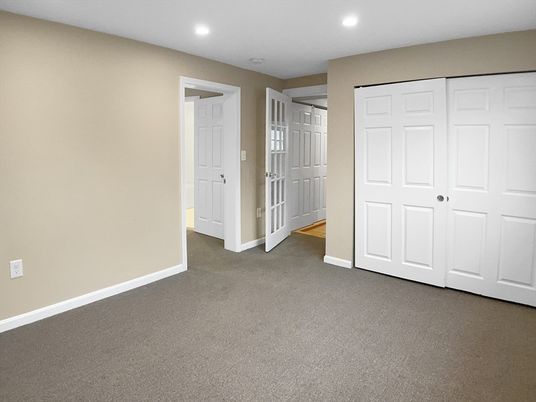 Empty room, Interior, Recessed Lighting