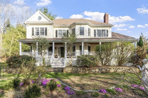 Exterior, Facade, Queen Anne Victorian