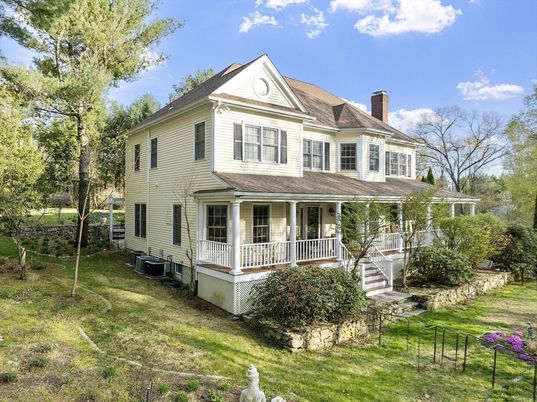Backyard, Exterior, Facade, Queen Anne Victorian