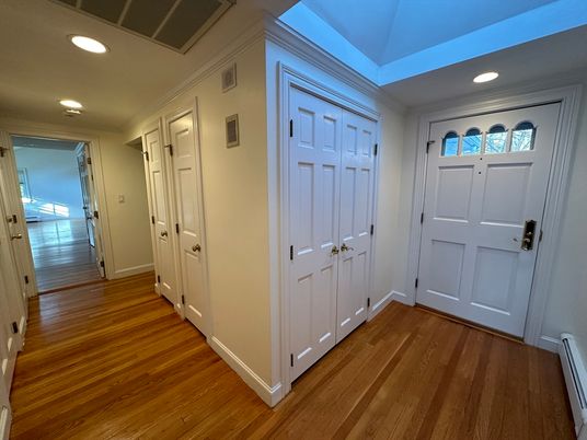 Interior, Recessed Lighting, Wood Texture Flooring