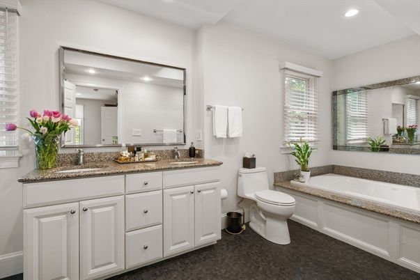 Bathroom, Dual Sink Vanities, Interior, Recessed Lighting