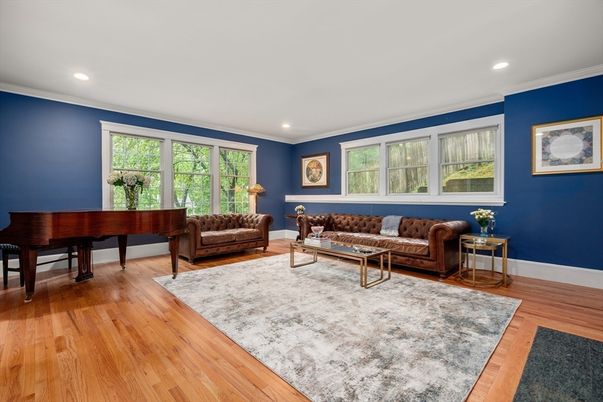 Interior, Living room, Piano, Recessed Lighting, Wood Texture Flooring