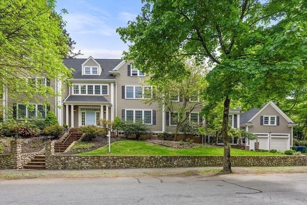 Attached, Exterior, Facade, Queen Anne Victorian