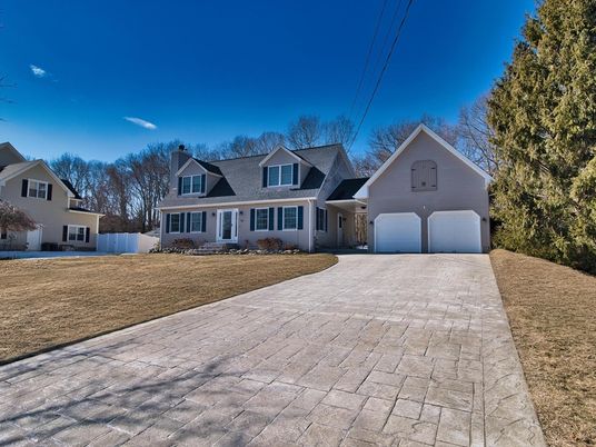 Attached, Exterior, Facade, Farmhouse