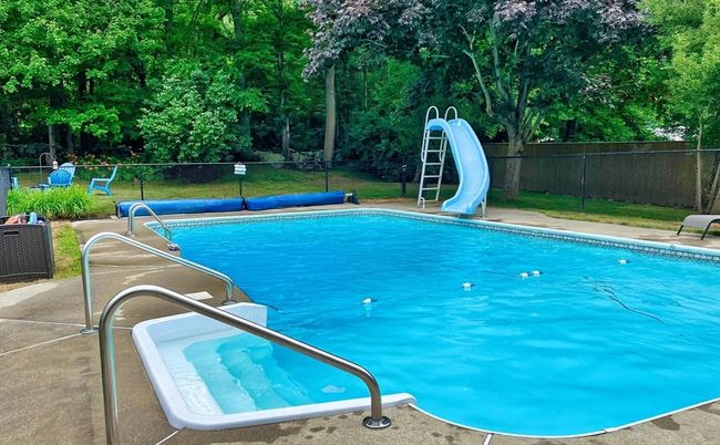 Exterior, Playground, Pool