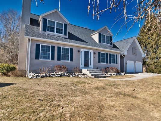 Attached, Exterior, Facade, Cape Cod