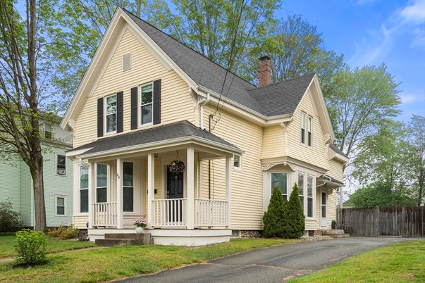 Exterior, Facade, Queen Anne Victorian