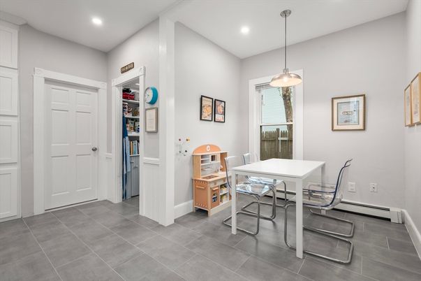 Dining room, Interior, Pendant Lights, Recessed Lighting