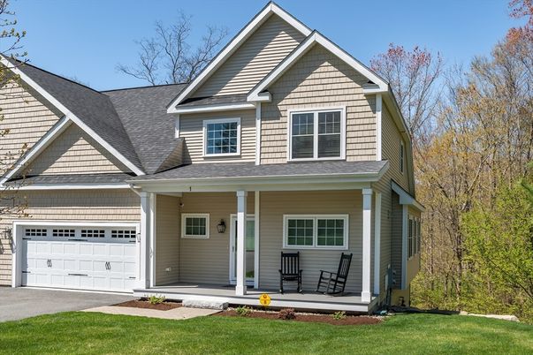 Attached, Exterior, Facade, Farmhouse