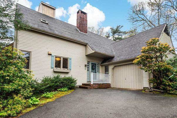 Attached, Exterior, Facade, Cape Cod