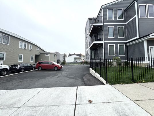 Exterior, Facade, Rowhouse