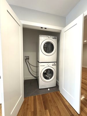 Interior, Utility Closets, Washer, Wood Texture Flooring