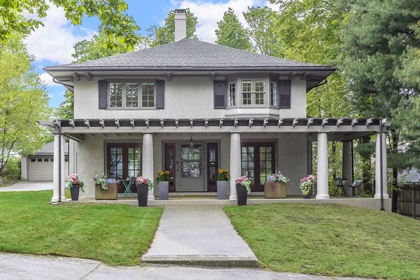 Exterior, Facade, American Foursquare