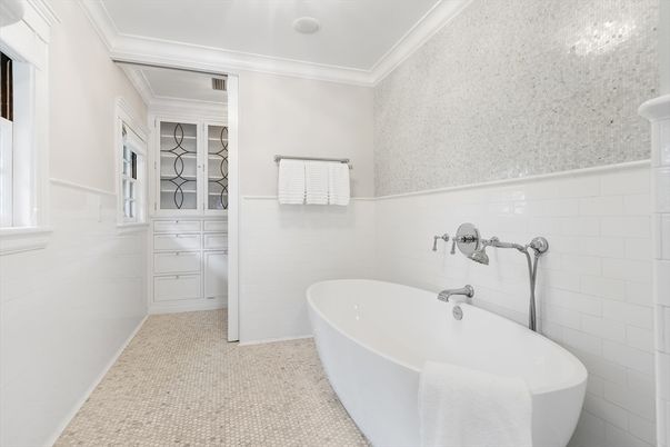 Bathroom, Free Standing Baths, Interior