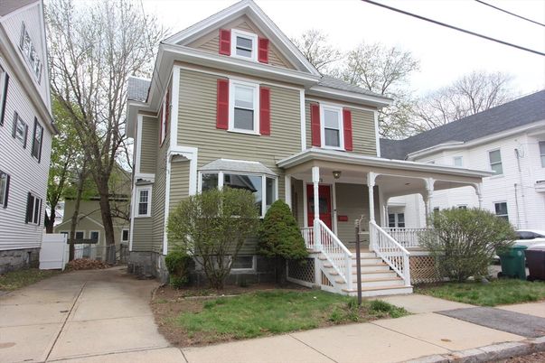 Exterior, Facade, Queen Anne Victorian