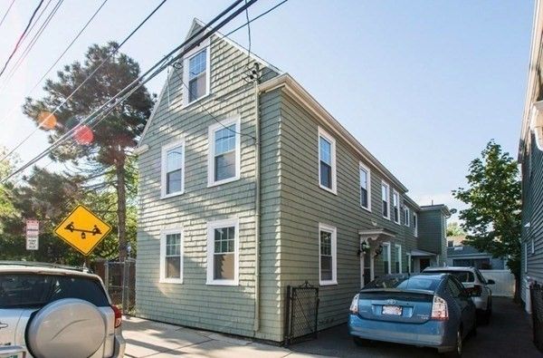 Exterior, Facade, Rowhouse
