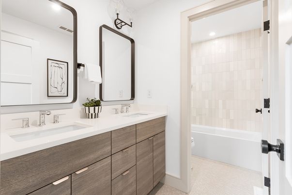 Bathroom, Dual Sink Vanities, Interior, Recessed Lighting