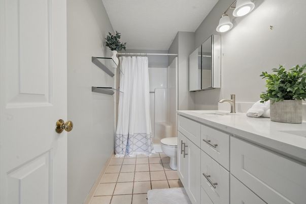 Bathroom, Dual Sink Vanities, Interior
