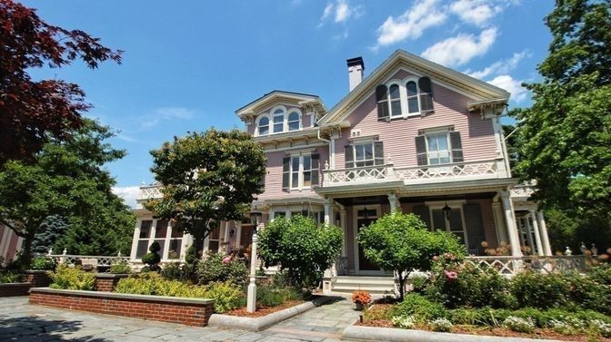 Exterior, Facade, Queen Anne Victorian