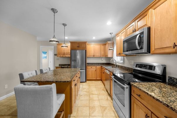 Dining room, Interior, Kitchen, Pendant Lights, Recessed Lighting, Stainless Steel Appliances