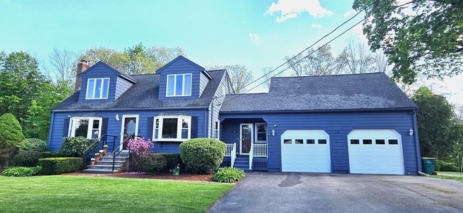 Attached, Exterior, Facade, Cape Cod