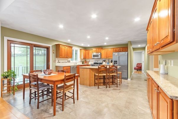 Dining room, Interior, Kitchen, Recessed Lighting, Stainless Steel Appliances
