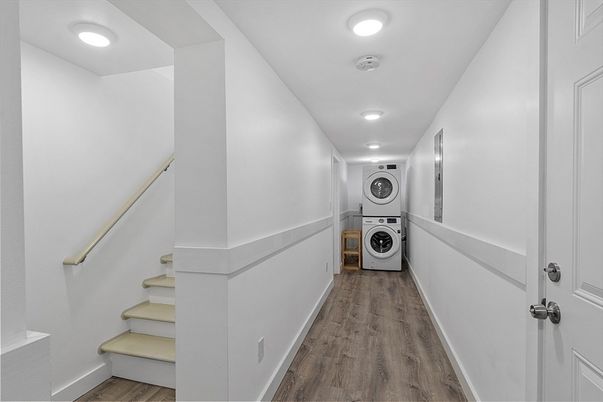 Interior, Recessed Lighting, Washer, Wood Texture Flooring