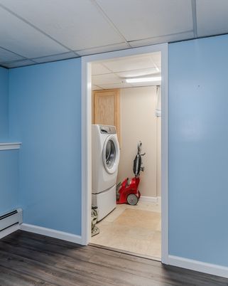 Interior, Utility Closets, Washer, Wood Texture Flooring