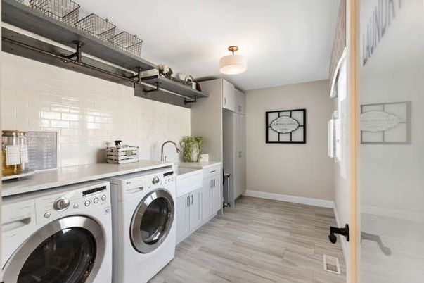 Interior, Washer, Wood Texture Flooring