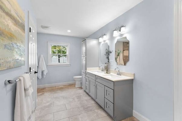 Bathroom, Dual Sink Vanities, Interior, Recessed Lighting