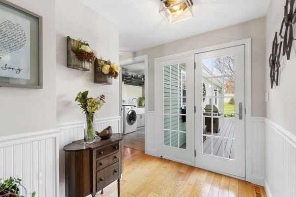 Interior, Utility Closets, Washer, Wood Texture Flooring