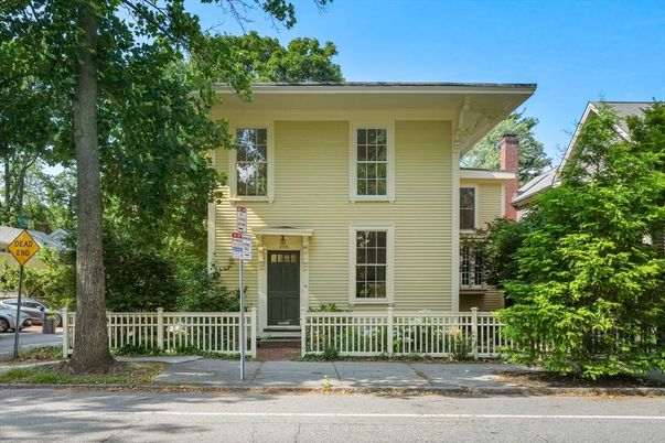 Exterior, Facade, American Foursquare