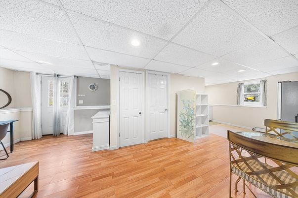 Interior, Recessed Lighting, Wood Texture Flooring