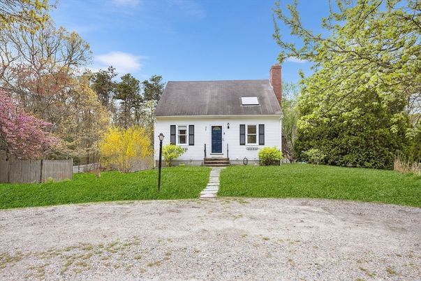 Backyard, Exterior, Facade, Cape Cod