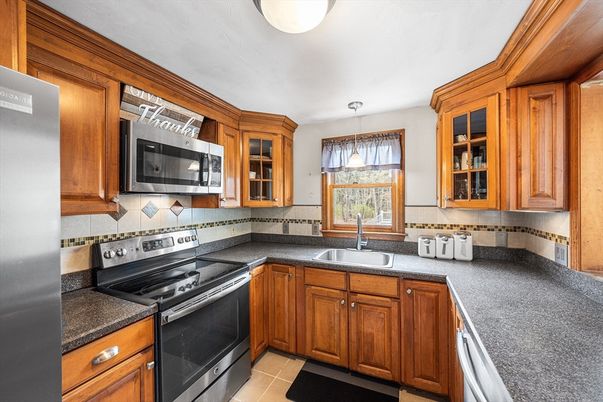 Interior, Kitchen, Pendant Lights, Stainless Steel Appliances