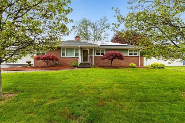 Backyard, Exterior, Facade, Brick Facade, Ranch