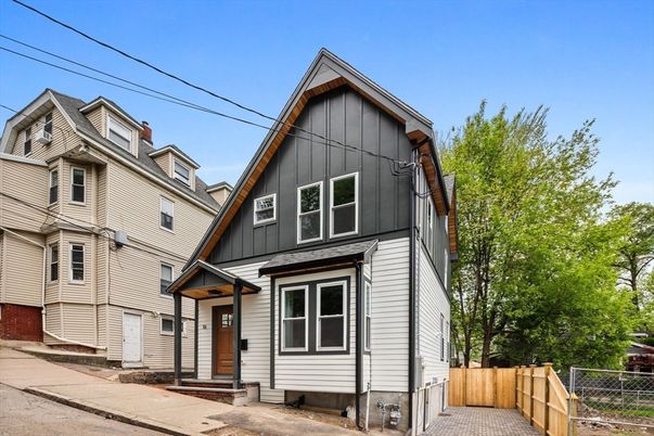 Exterior, Facade, Queen Anne Victorian