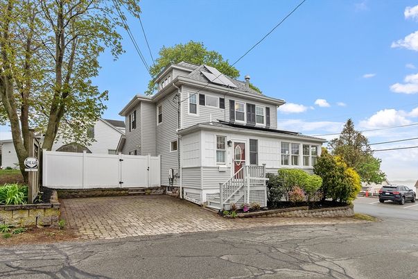 Exterior, Facade, Solar Panels, American Foursquare