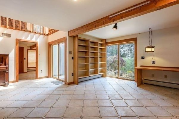 Empty room, Interior, Pendant Lights, Wooden Beams