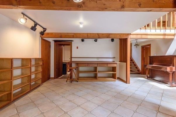 Interior, Piano, Wooden Beams