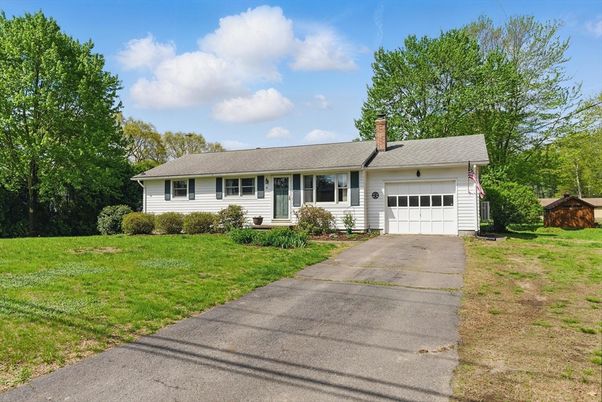 Attached, Exterior, Facade, Cape Cod