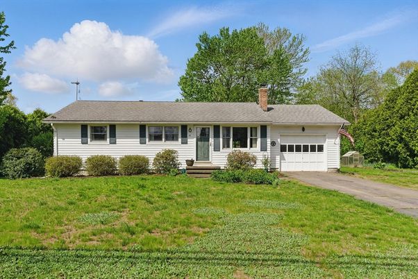 Attached, Exterior, Facade, Cape Cod