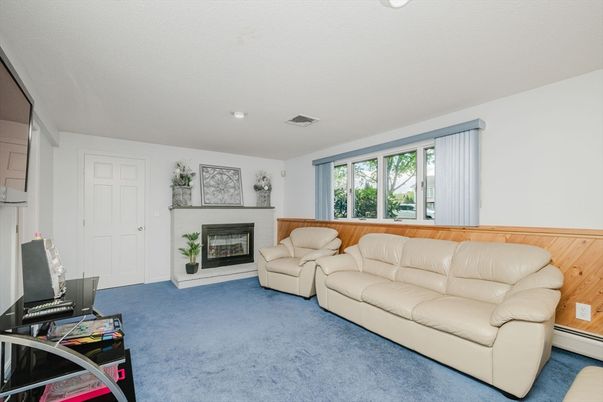 Fireplace, Interior, Living room, Recessed Lighting