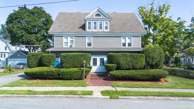 Exterior, Facade, Queen Anne Victorian