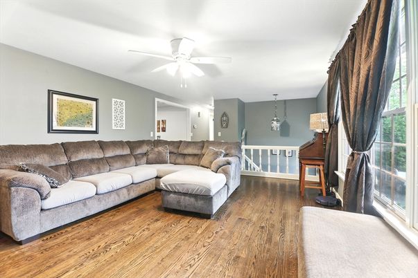 Interior, Living room, Pendant Lights, Wood Texture Flooring