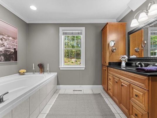 Bathroom, Dual Sink Vanities, Interior, Recessed Lighting
