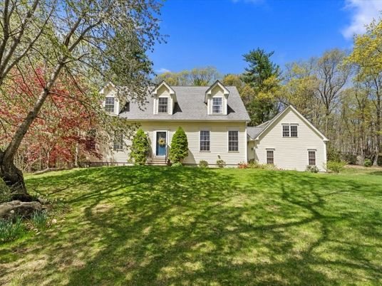 Backyard, Exterior, Facade, Cape Cod