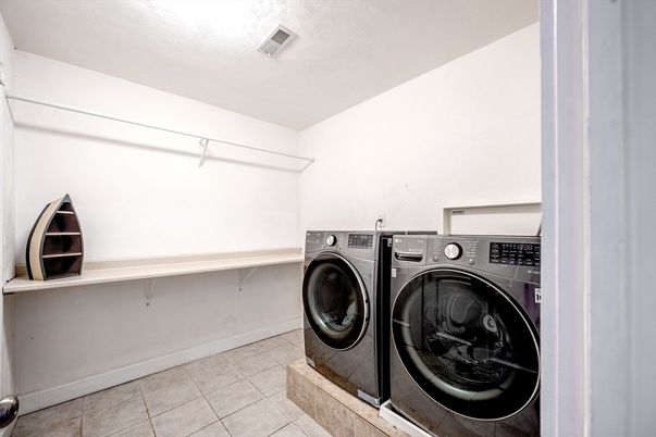 Interior, Washer