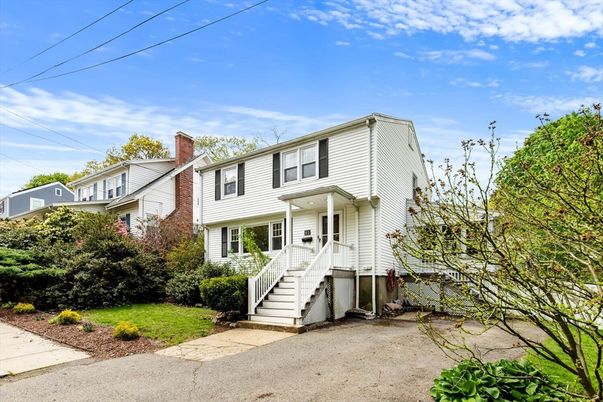 Exterior, Facade, Rowhouse